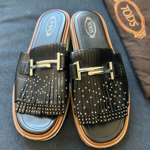 Tod’s Slippers 🖤